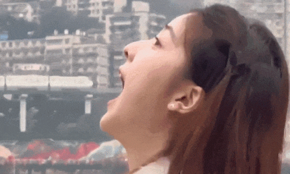 轻轨登上“重庆必吃榜”！网友：是麻辣味吗？