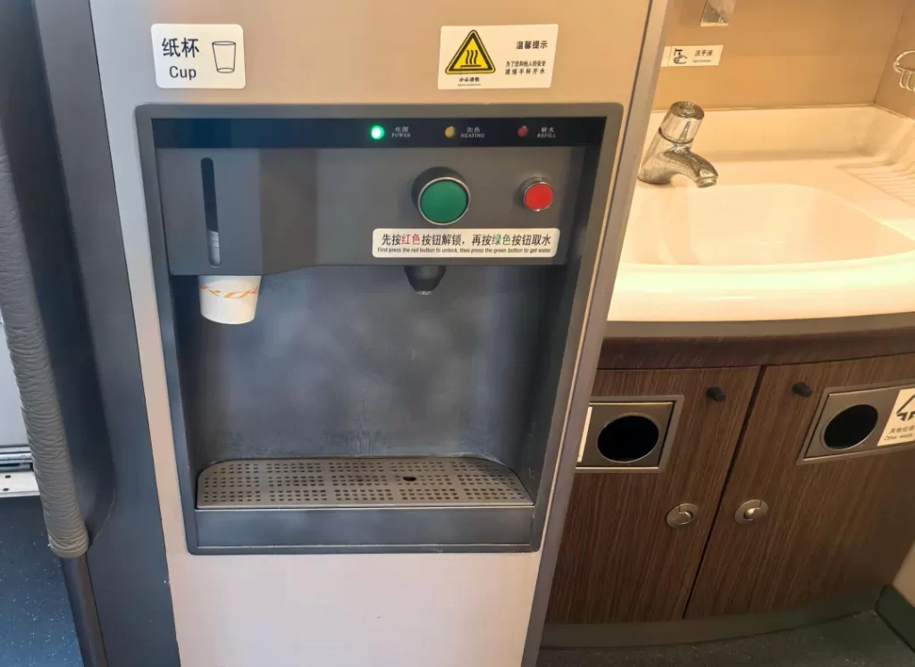 网友偶遇“0000”次复兴号，这是啥车？